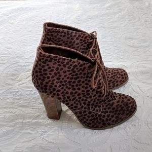 Old Navy printed booties Size 8